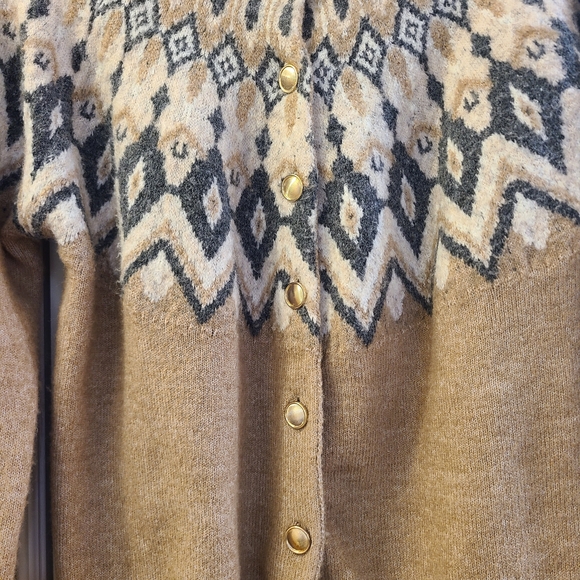 Women's Tan and Cream Patterned Sweater cardigan. - Picture 3 of 4